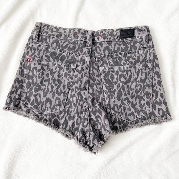 BDG high rise cheeky leopard print jean shorts gray denim size 28 - Picture 2 of 4